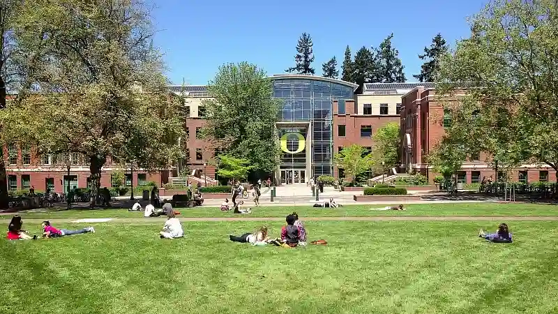 University of Oregon (Lundquist College of Business)